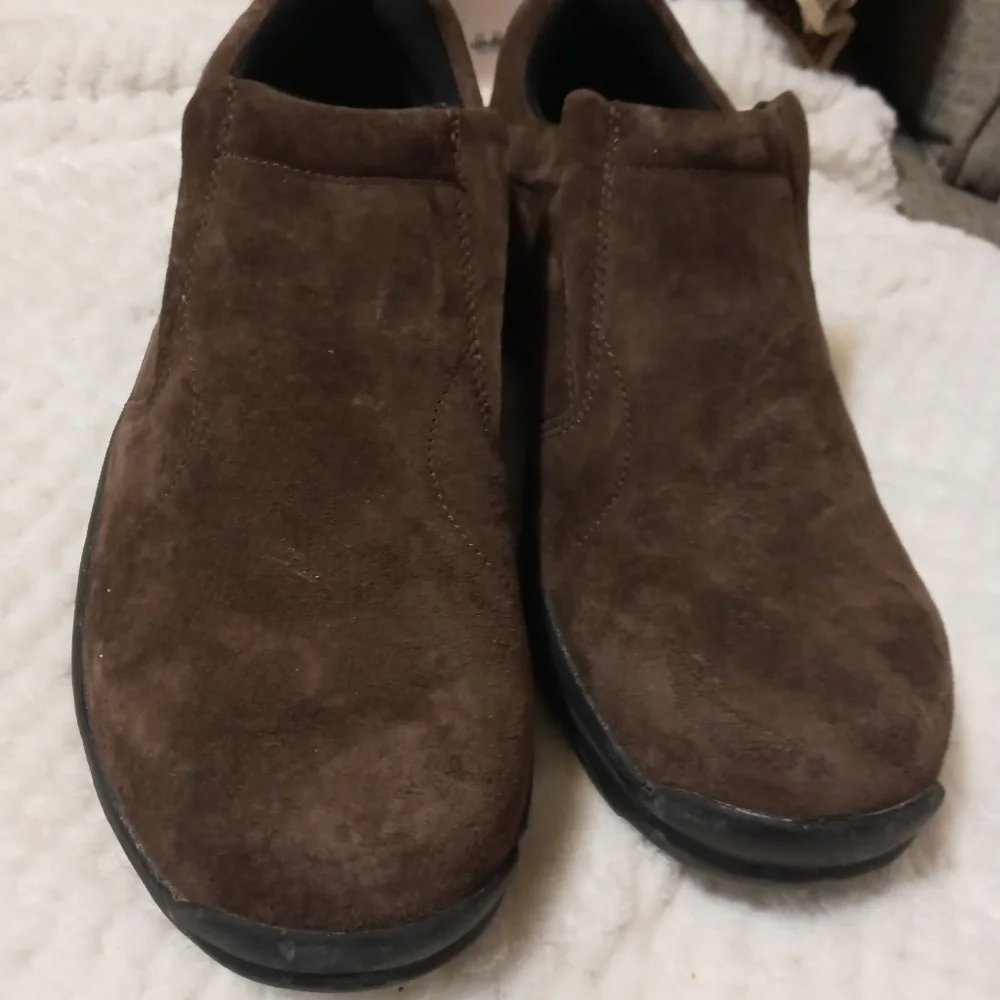 Duluth trading co. Men's brown Suede Slip on leather uppers Hiking walking shoes